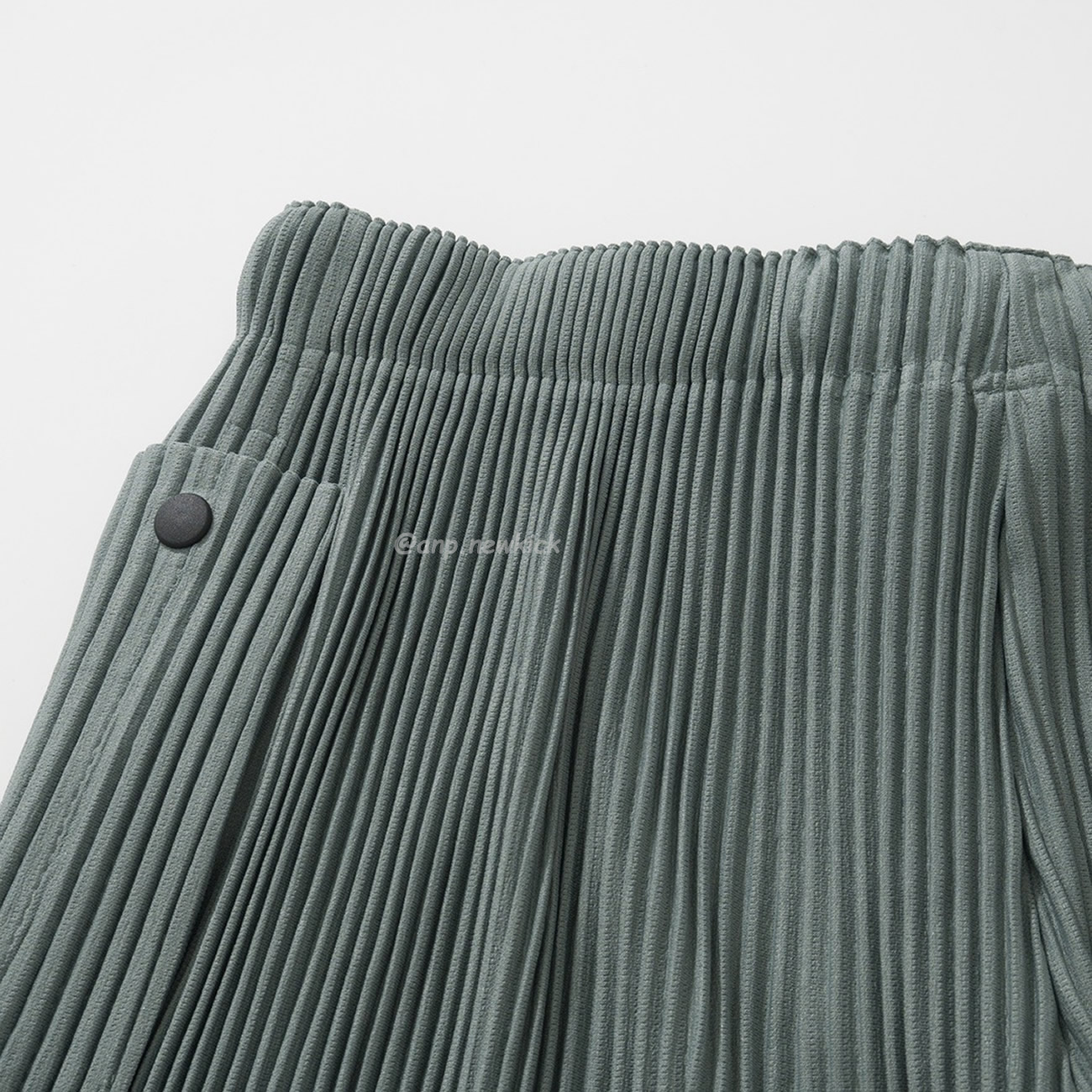 Homme Plissé Issey Miyake Flip Shorts Black Green (17) - www.newkick.vip